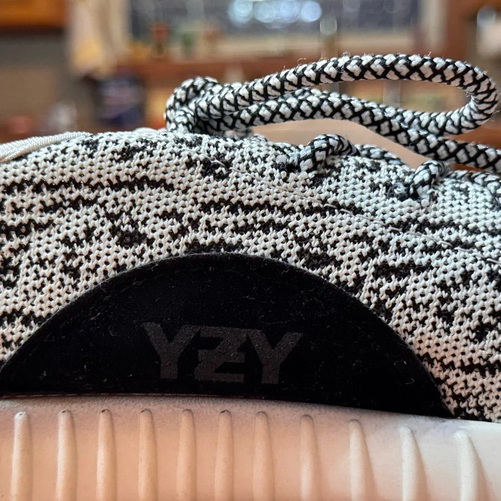 Adidas Yeezy Boost 350 in the iconic "Turtle Dove" colorway. SIZE 9.5 - Picture 5 of 7